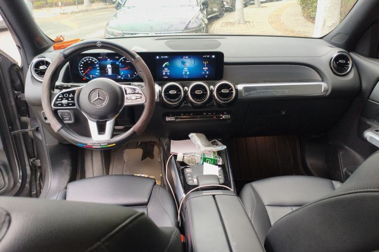 Used Mercedes-Benz GLB 2022 Second Facelift GLB 200 Fashion Edition Center Console
