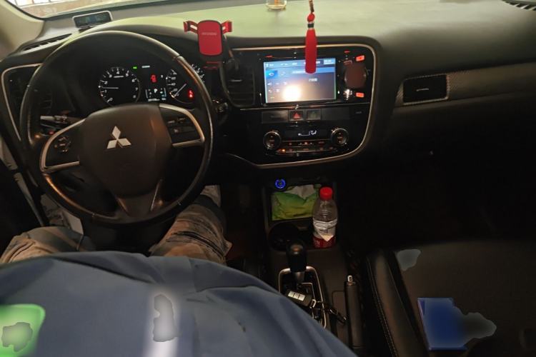 Used Mitsubishi Outlander 2013 2.4L 4x4 Luxury Navigation Edition 5 Seats