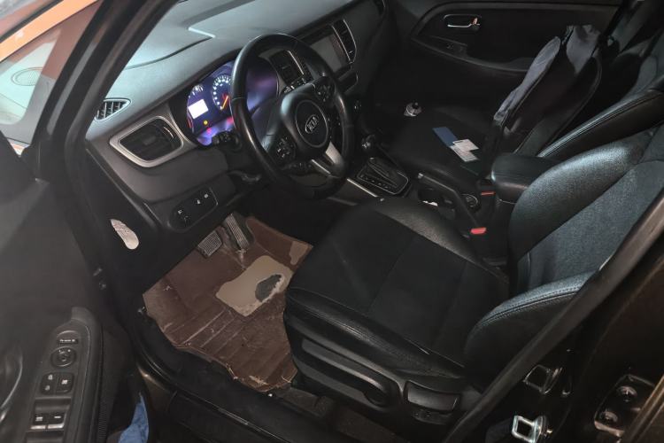 Used Kia Carens 2013 2.0L 7-Seater Automatic Standard Version China IV Standard Driver Seat