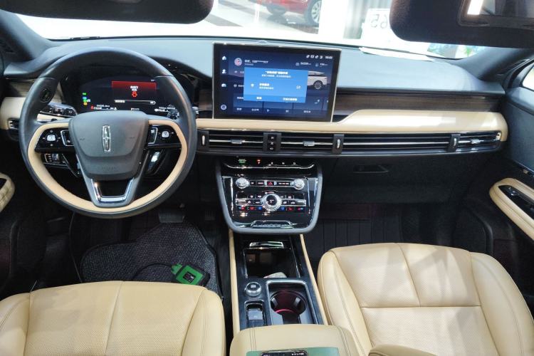 Used Lincoln Corsair 2022 2.0T Two-Wheel Drive Luxury Edition Center Console