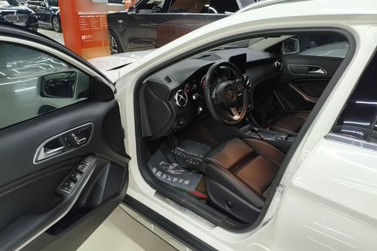 Used Mercedes-Benz GLA 2018 GLA 200 Sport Edition Driver Seat