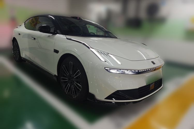 Used Lynk & Co 10 EM-P 2025 Facelifted Model 240 All-Wheel Drive Ultra Exterior 2