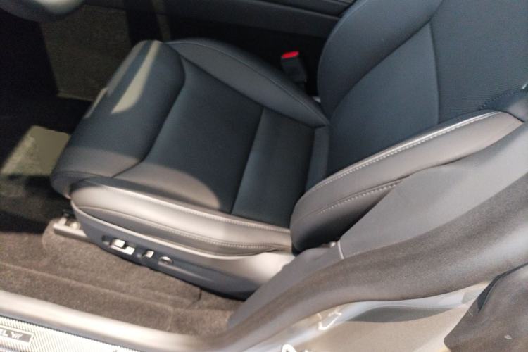 Used Tesla Model Y L 2025 Model Long-Range All-Wheel-Drive Version