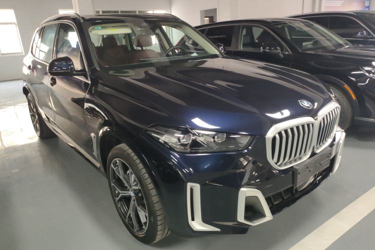 Used BMW X5 2023 xDrive 30Li Luxury M Sport Package
