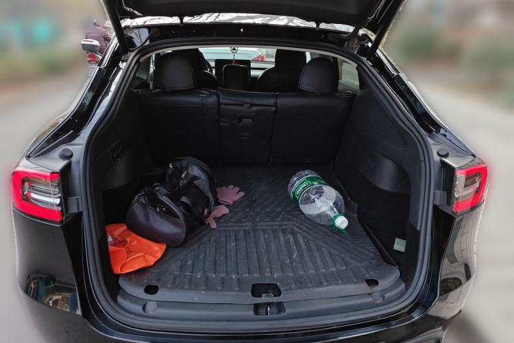 Used Tesla Model Y 2023 Rear-Wheel-Drive Version Trunk