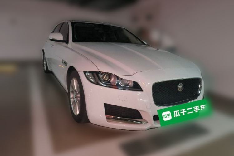 Used Jaguar XF 2016 XF 2.0T Two-Wheel-Drive Luxury Edition Front Right 45 Deg