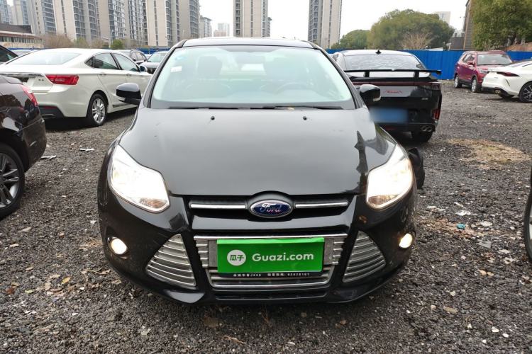 Used Ford Focus 2012 Sedan 1.6L Manual Fashion Edition
