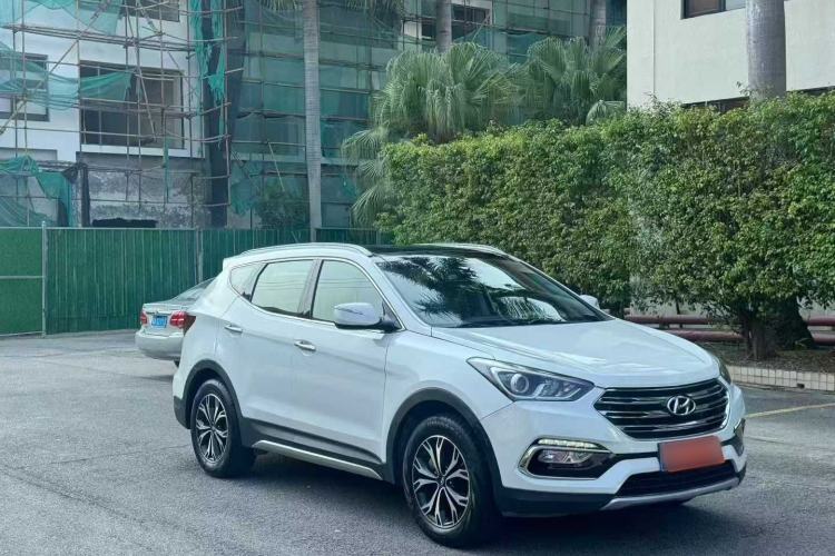 Used Hyundai Santa Fe 2017 2.4L Automatic Two-Wheel Drive Smart Version 5 Seats