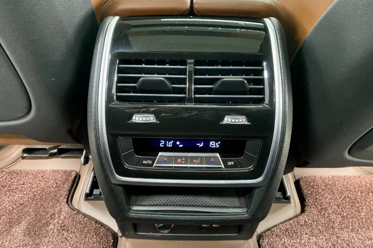 Used BMW X7 2021 xDrive40i Luxury Package with Premium Features
