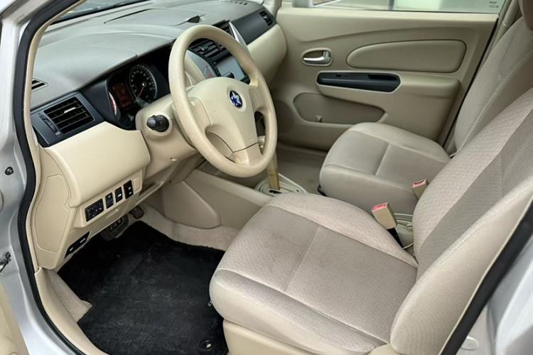 Used Venucia D50 2013 1.6L Automatic Fashion Edition
