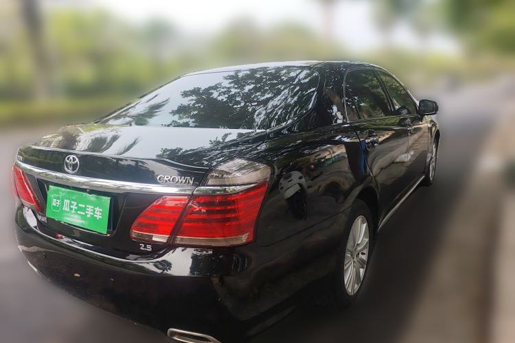Used Toyota Crown 2012 2.5L Royal Leather Edition
