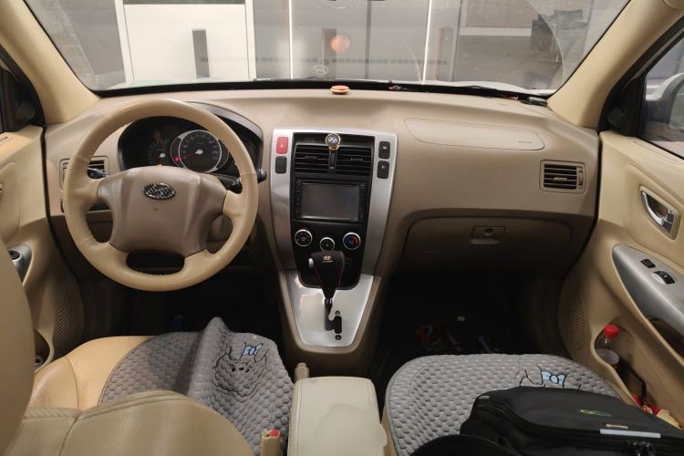 Used Hyundai Tucson 2009 2.0L Automatic Two-Wheel Drive with Sunroof Center Console