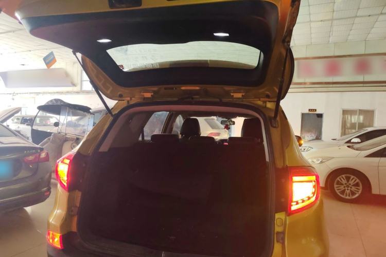 Used BYD Song 2016 GaiShi Edition 1.5TI Manual Elite Model Trunk