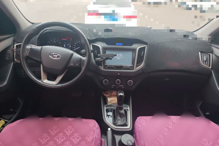 Used Hyundai ix25 2015 1.6L Automatic Two-Wheel Drive Smart GLS Trim Center Console