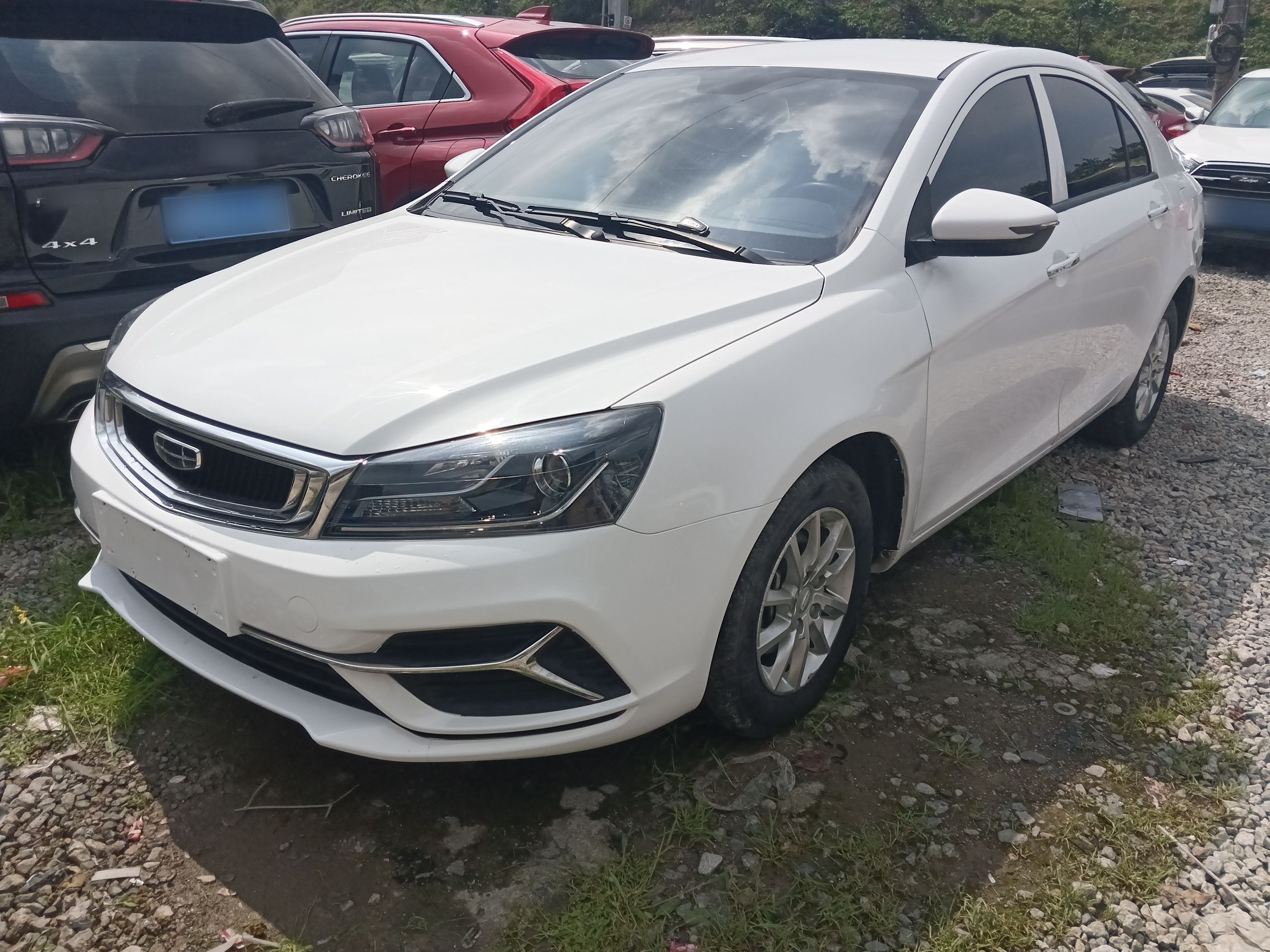 Под передней частью автомобиля