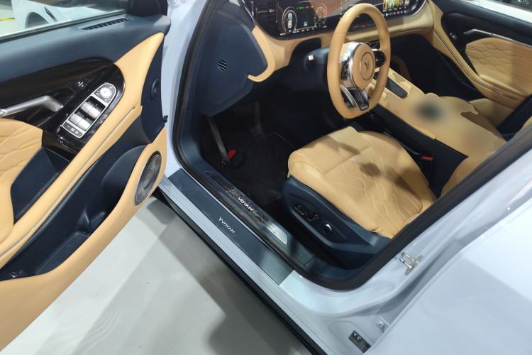 Used VOYAH FREE 2023 Four-Wheel Drive Extended-Range Model with Ultra-Long Range
