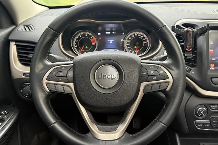 Used Jeep Cherokee 2016 2.4L Professional Smart Version