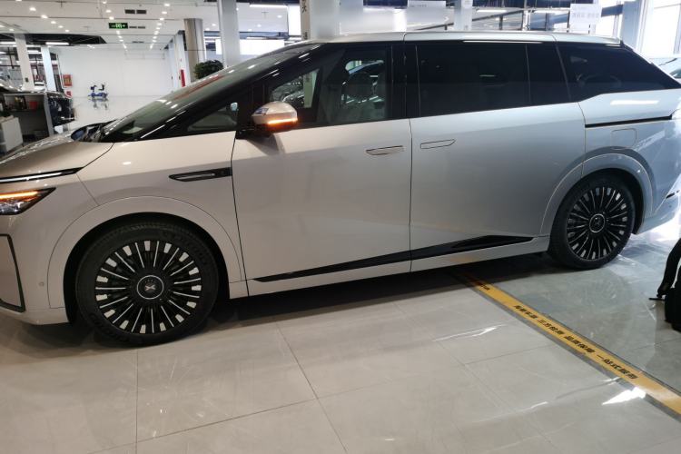 Used XPeng X9 2026 Model—Range-Extended Version 1602 Ultra