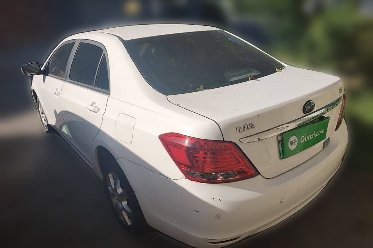 Used BYD e5 2016 300 Luxury Edition Rear Left 45 Deg