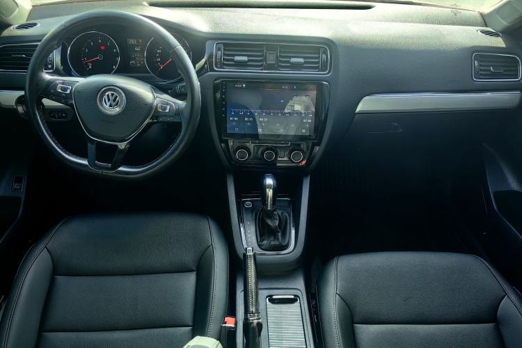 Used Volkswagen Sagitar 2018 1.6L Automatic Comfort Model Interior 1