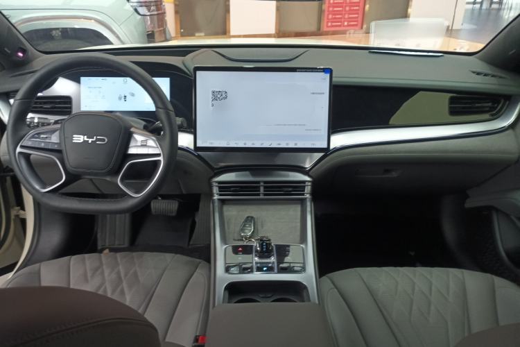 Used BYD Seal 07 DM-i 2025 DM-i 1.5L 125km Prestige Model Center Console