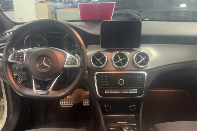 Used Mercedes-Benz CLA 2018 CLA 220 4MATIC Center Console
