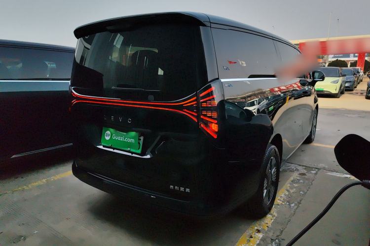 Used Geely Galaxy LEVC L380 2024 140-Degree 6-Seater All-Wheel-Drive Ultra