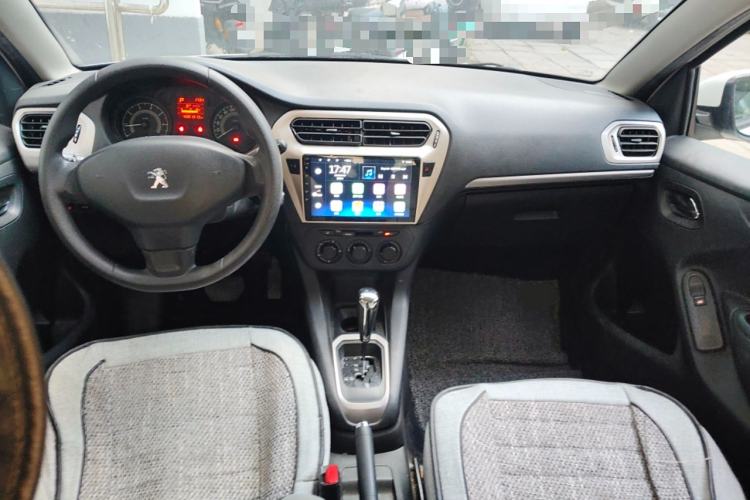 Used Peugeot 301 2014 1.6L Automatic Comfort Edition Center Console