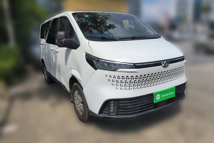 Used SAIC MAXUS Xintu V70 2023 2.0T Elite Edition Manual Transmission Short Wheelbase Low Roof 5/6 Seats (125 hp)