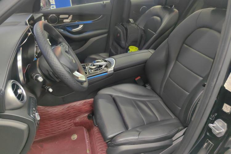 Used Mercedes-Benz GLC 2018 Facelift GLC 260 4MATIC Luxury Edition Left Front Seat