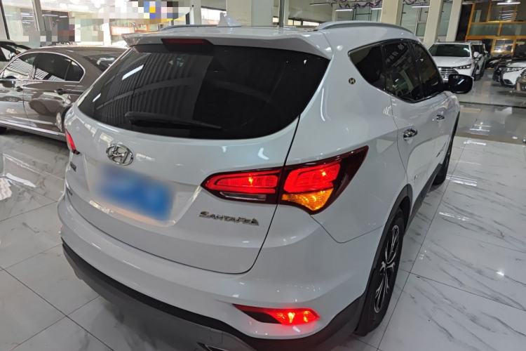 Used Hyundai Santa Fe 2017 2.0T Automatic Two-Wheel Drive Smart Version 7 Seats
