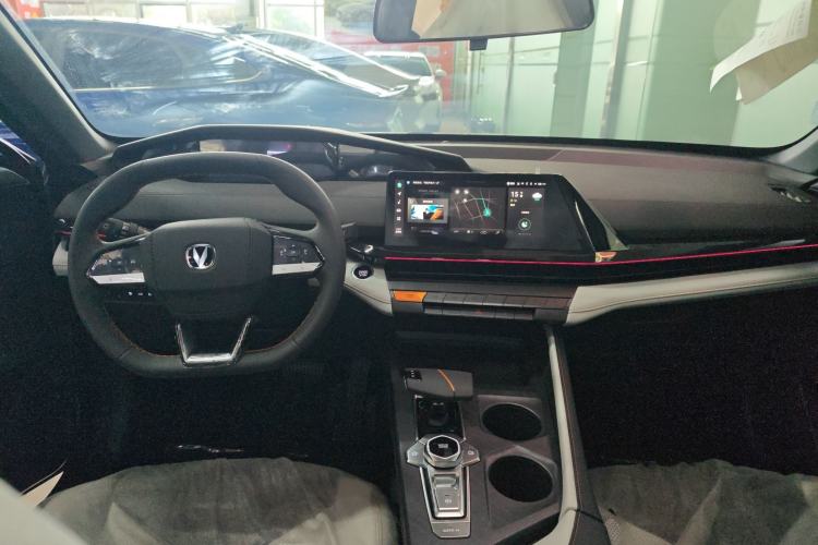 Used CHANGAN UNI-V iDD 2024 Blue Whale Smart Electric iDD 136km Luxury Model Interior 3