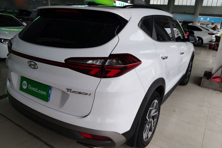 Used Hyundai Tucson 2019 280TGDi Dual-Clutch Two-Wheel Drive Fashion Edition China VI Standard
