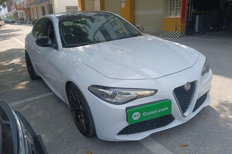 Used Alfa Romeo Giulia 2017 2.0T 280HP Luxury Edition
