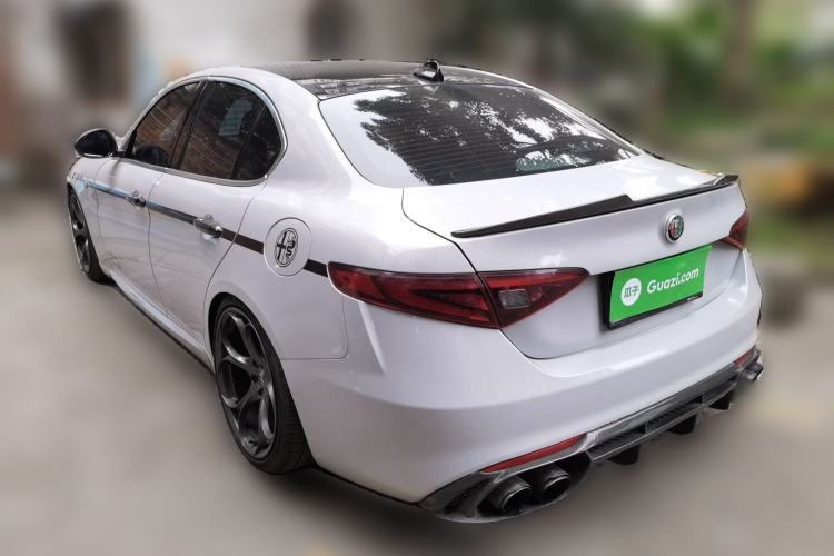 Used Alfa Romeo Giulia 2017 2.0T 200HP Luxury Edition Rear Left 45 Deg