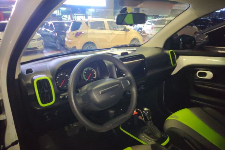 Used Roewe Clever 2021 302 km New Four-Seater Super-Efficient Version Center Console