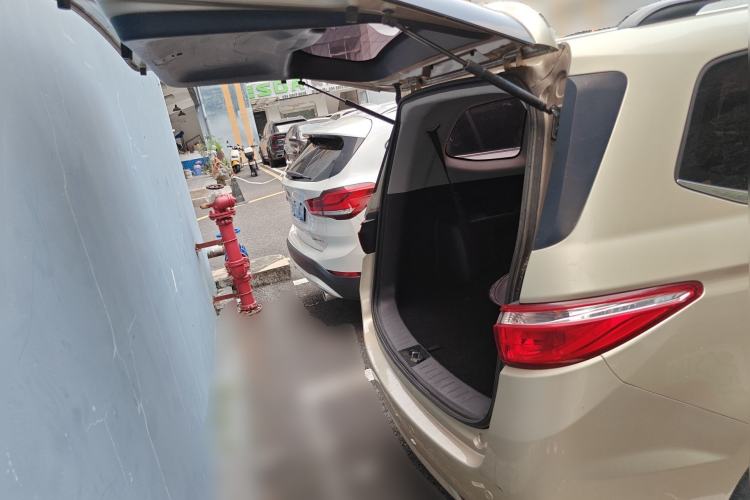 Used CHANGAN KAICHENG Oushang A600 2016 1.5L Manual Luxury 7-Seater Trunk