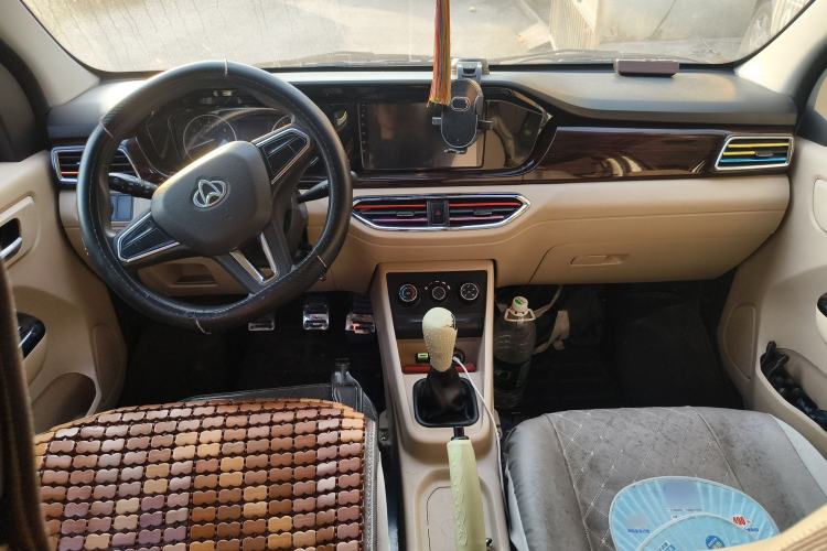 Used CHANGAN KUAYUE Xing V5 2021 1.5L Fortune-Attracting Deluxe Model JL473QH Center Console