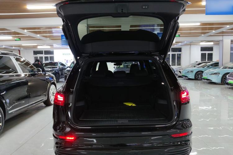 Used Audi Q5 e-tron 2023 40 e-tron Starry Edition Mecha Kit
