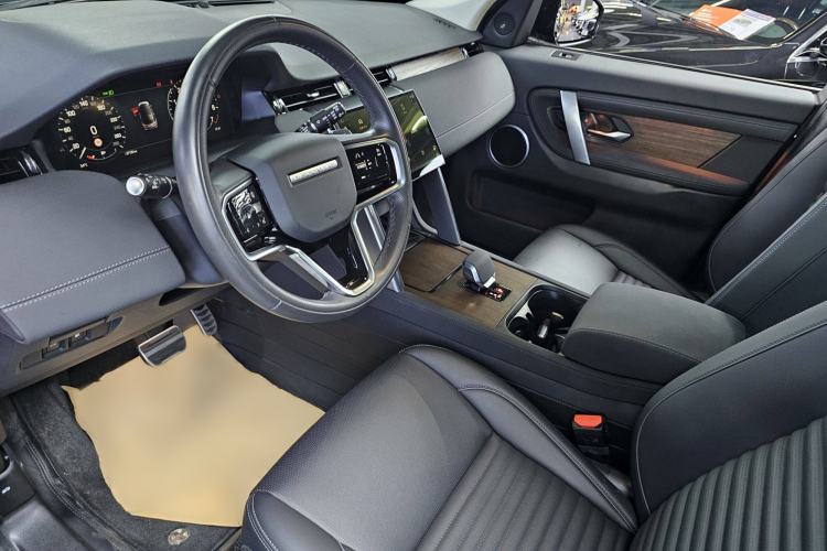 Used Land Rover Discovery Sport New Energy 2024 1.5T P300e Plug-in Hybrid Electric Version Interior 3