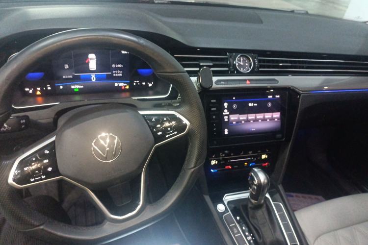 Used Volkswagen Magotan 2023 2 Million Units Limited Edition 330TSI DSG Leading Version Center Console