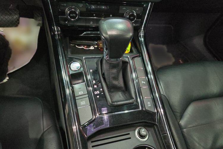 Used Volkswagen Phideon 2018 Revised Version 380TSI Two-Wheel Drive Business Edition Gear Lever