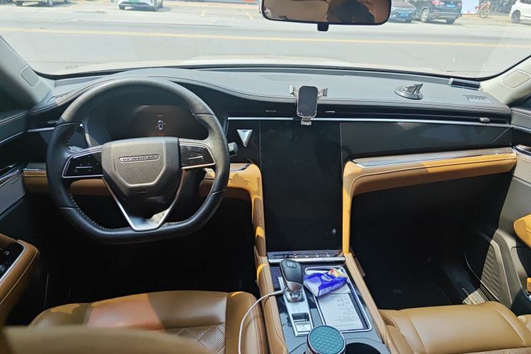 Used Venucia Star 2020 260T Automatic 48V Mild Hybrid Turbocharged Starry Edition Center Console