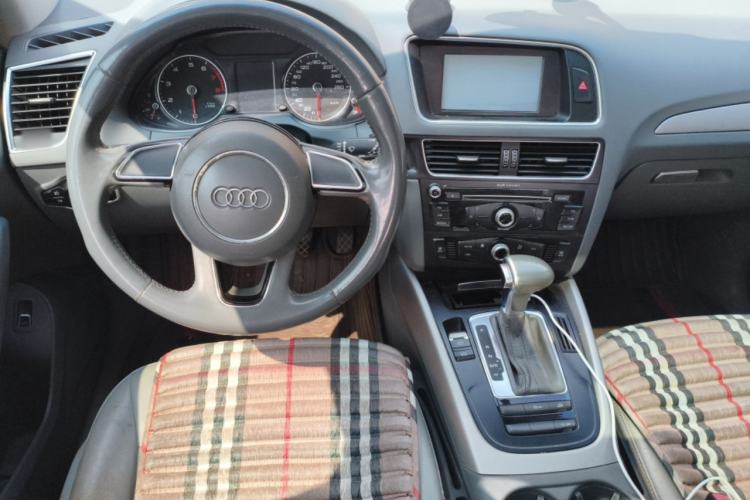 Used Audi Q5 2015 40 TFSI Trendy Edition Center Console