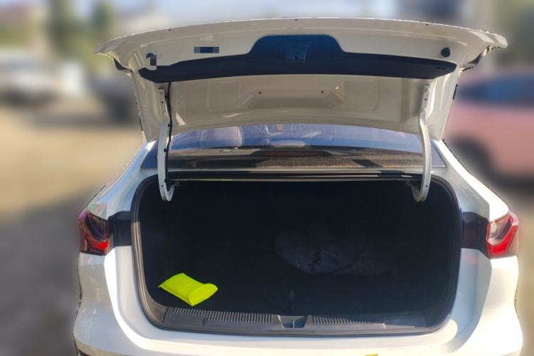 Used Roewe i5 2026 Model 1.5L Manual Comfort Version Trunk