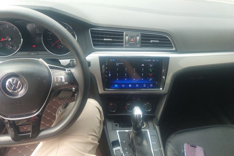 Used Volkswagen Lamando 2018 230TSI DSG Fashion Edition Center Console