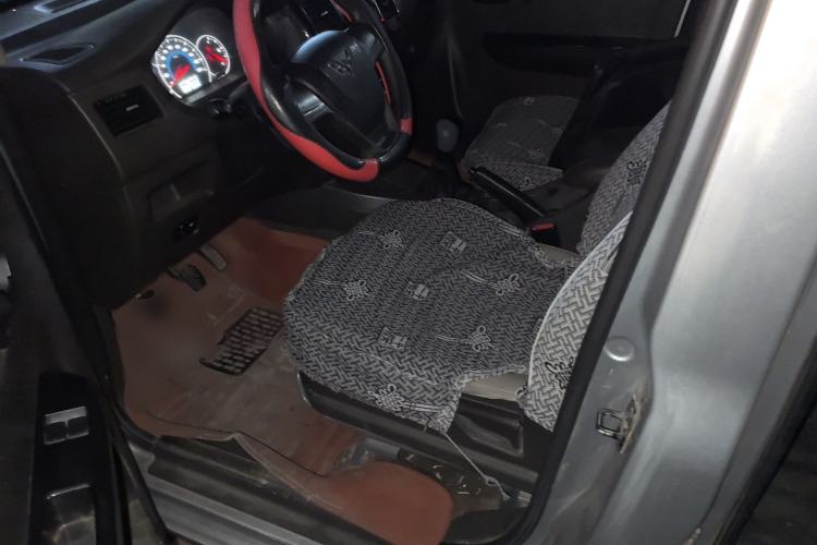 Used Wuling Rongguang V 2016 1.5L Standard Version
