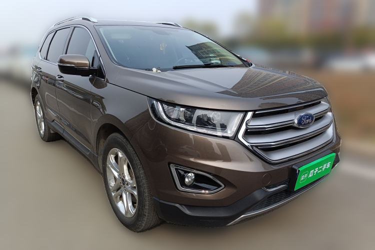 Used Ford Edge 2016 EcoBoost 245 Two-Wheel-Drive Titanium 7-Seater Front Right 45 Deg