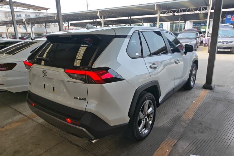 Used Toyota RAV4 2022 2.0L CVT Two-Wheel Drive Fashion Plus Edition Rear Right 45 Deg