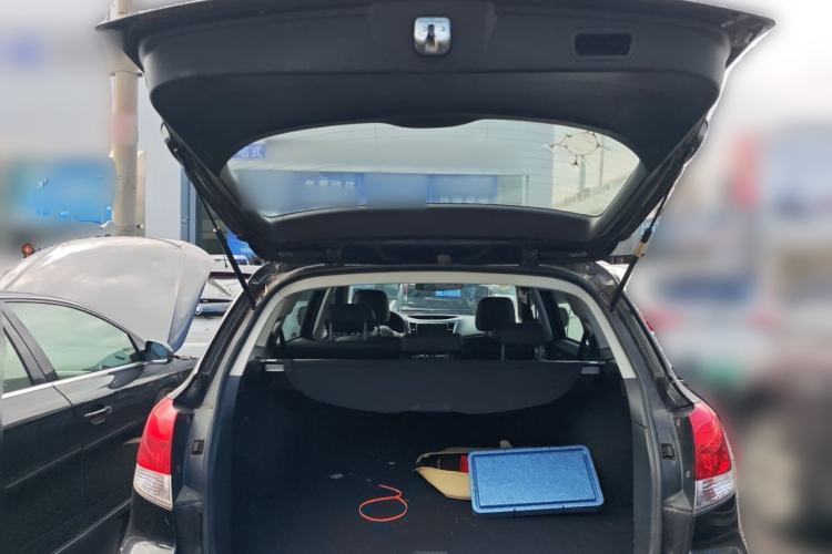 Used Subaru Outback 2010 2.5i Luxury Edition Trunk